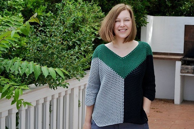 Многоцветная кофточка из остатков пряжи