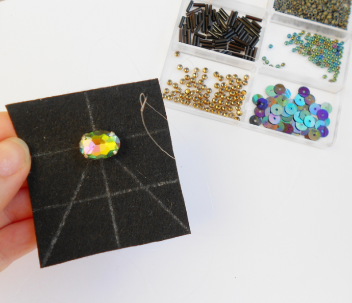 Брошь в виде мухи