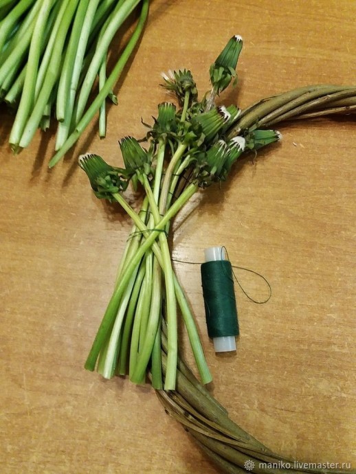 Венок из одуванчиков