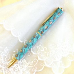 ​Оплетенная бисером ручка