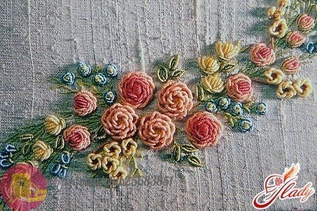 Красота шва рококо в вышивке