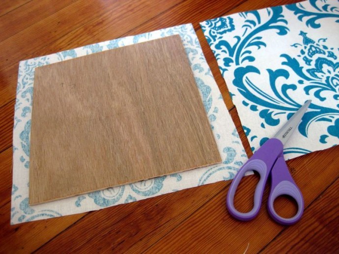 Мягкое изголовье для кровати в тон шторам