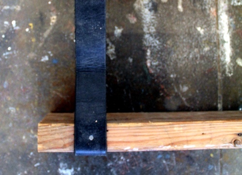 Подвесная полка на старых ремнях