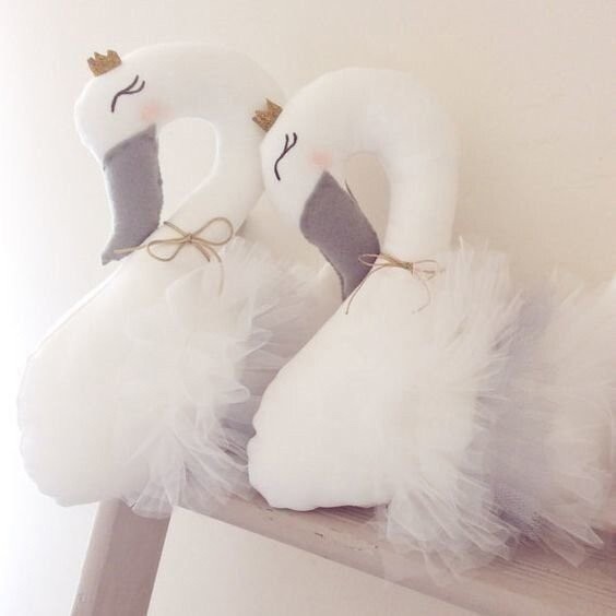 Влюблённые лебеди