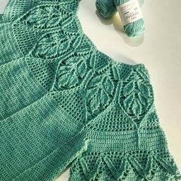 ​Замечательная кокетка с листиками