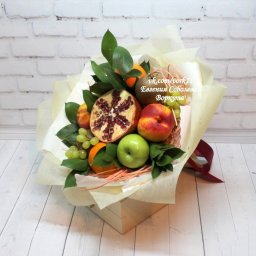 Букет из сочных фруктов