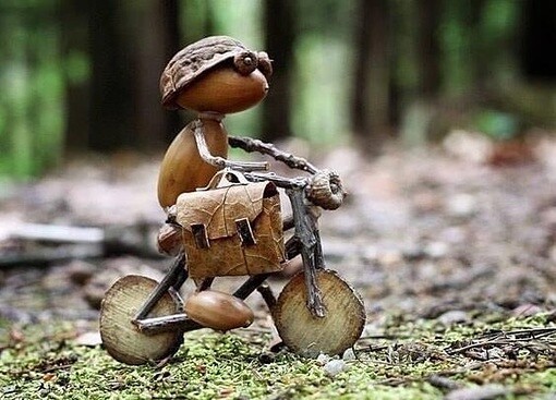 Забавные интерьерные игрушки из желудей