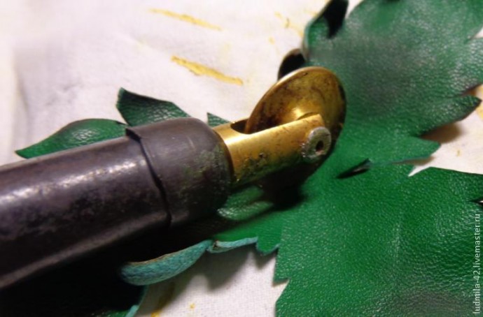 Картина "Корзина клубники из натуральной кожи