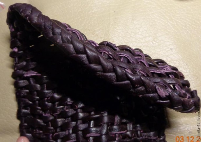 Картина "Корзина клубники из натуральной кожи