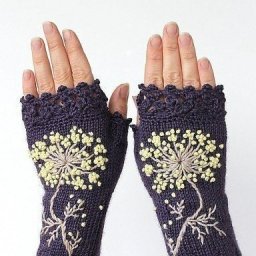 Вышитые митенки