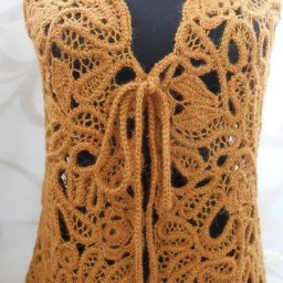 Жилет в технике шнуркового кружева