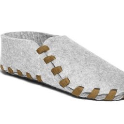 Простые и стильные тапочки из фетра