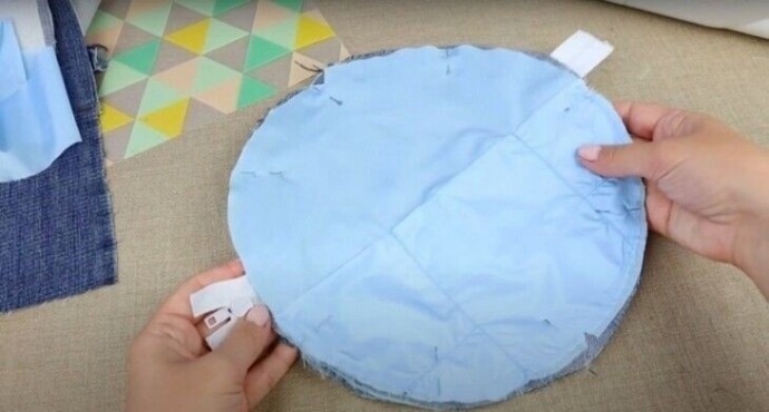 Маленькая сумочка из старых джинсов