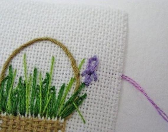 Çiçekli işlemeli sepet