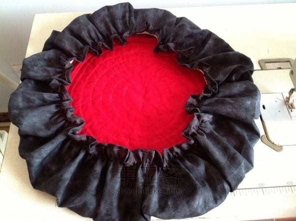 Чехол на подушку-пуфик из лоскутков