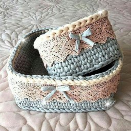 ​Корзина из толстой трикотажной пряжи с кружевом