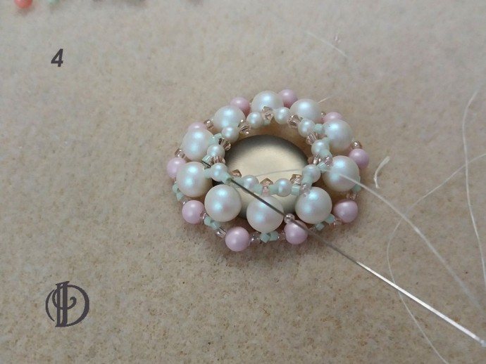 Лунная брошь с кабошоном-лунасофтом Лунная брошь с кабошоном-лунасофтом