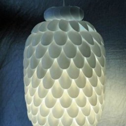 Светильник из пластиковых ложек своими руками