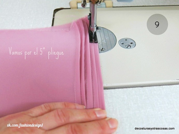 Декоративные складки на блузке