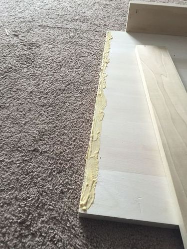 Интересная идея для кухни: выдвижная полка за холодильником