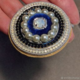 Потайной способ обработки края броши