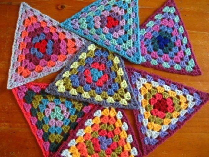 ​Цветные треугольники крючком