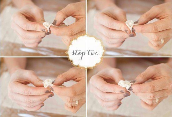 Декорируем торт розочками