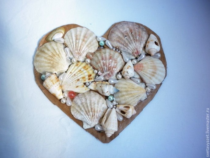 Панно из ракушек и бусин Панно из ракушек и бусин