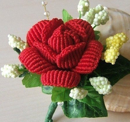 Плетём розы в технике китайских узелков