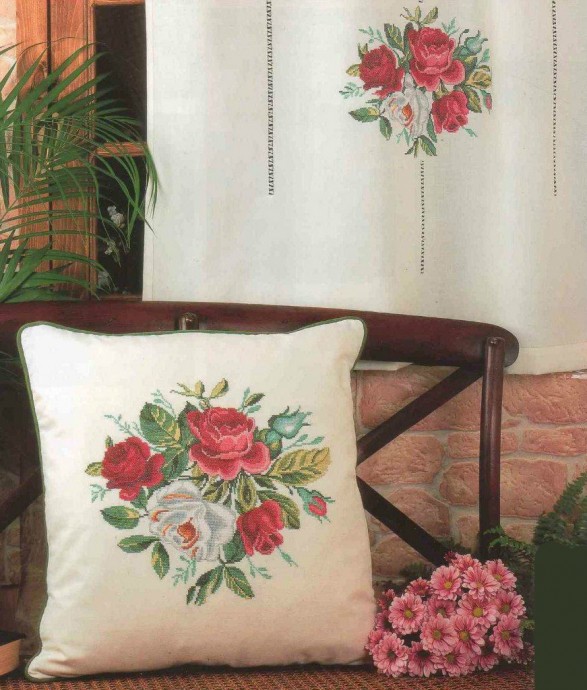 ​Вышивка для подушки с розами