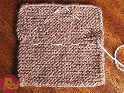 Зайчик из вязаного квадрата