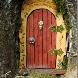 Декор сада и интерьера: дверь для феи