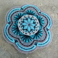 Фетровые брошки с вышивкой