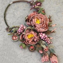 ​Идеи необычных колье к новому году