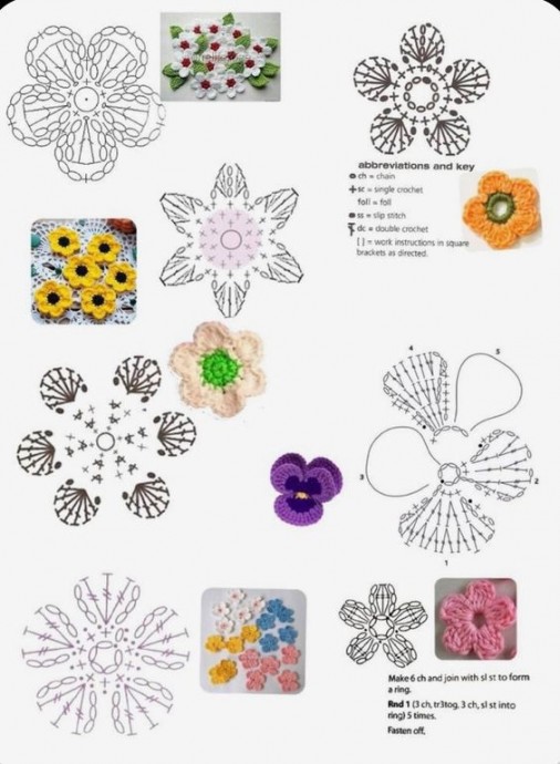 ​Множество разных вязаных цветочков