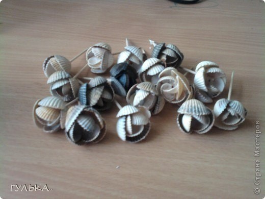 Розы из ракушек