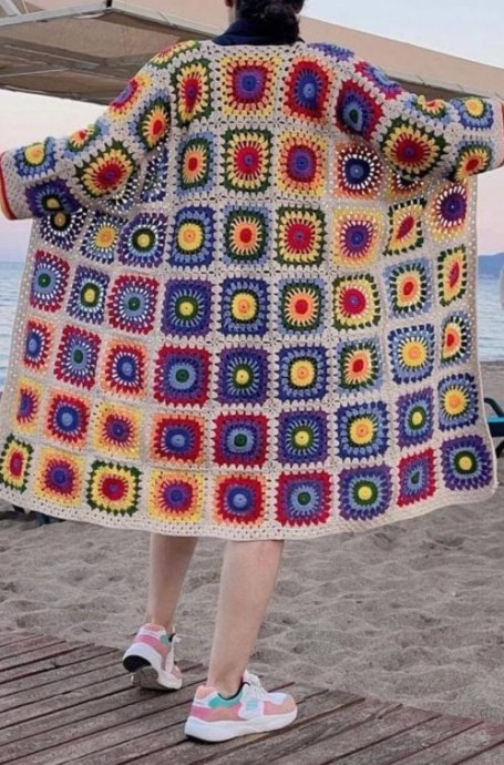 Жакет или вязаное пальто из мотивов