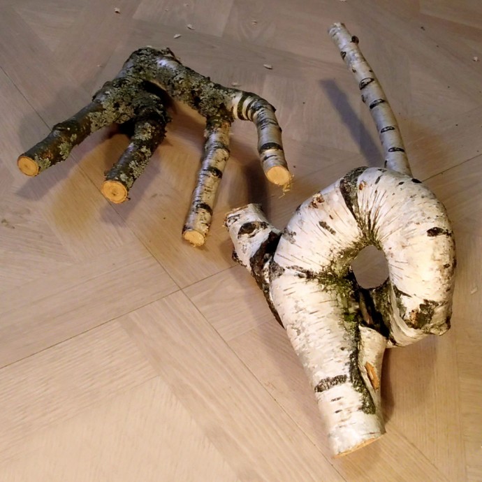 Деревянная статуэтка Деревянная статуэтка