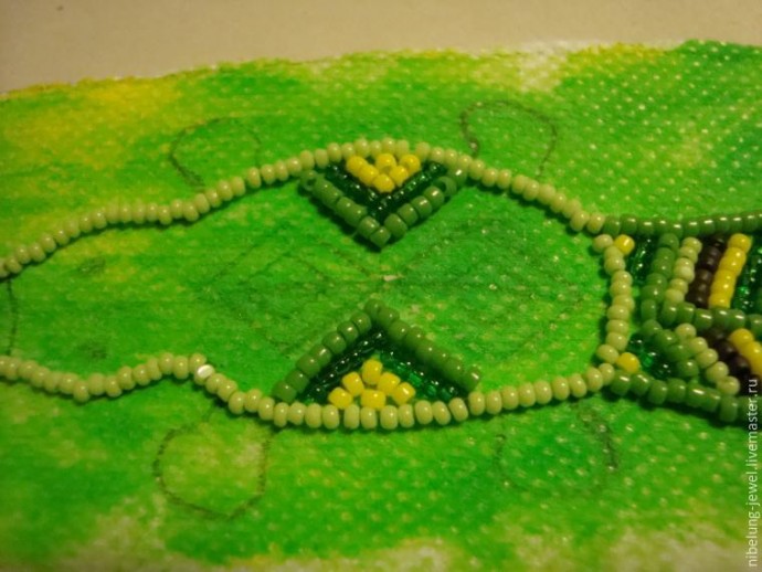 Утконос в этническом стиле