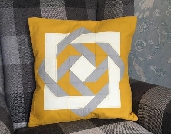Наволочка в технике пэчворк Наволочка в технике пэчворк
