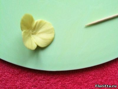 Анютины глазки из холодного фарфора: мастер-класс