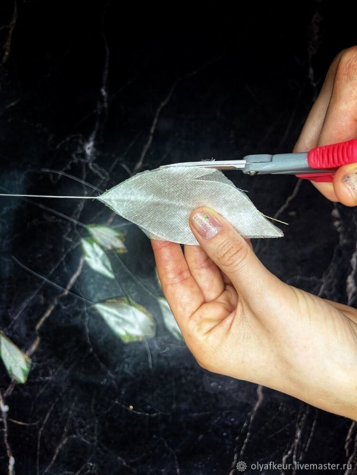 Белая пуансеттия из бархата