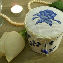 ​Как сделать шкатулку с вышивкой из бобин от скотча