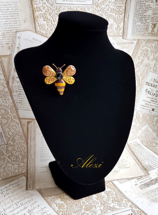 Брошь "Пчелка" из полимерной глины