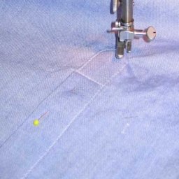 Очень простая обработка разреза рукава планкой