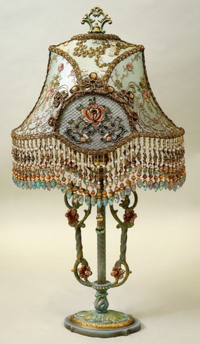 ​Оригинальный декор абажуров бисером и вышивкой