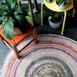 ​Создающие уют коврики из веревки и остатков ткани