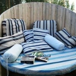 Диван из кабельной катушки