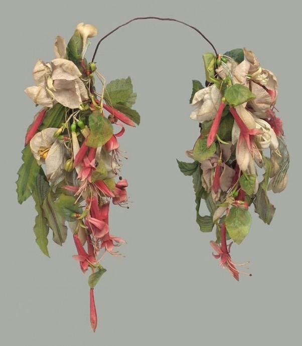 Украшения из цветов из XIX века