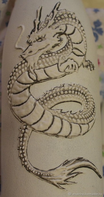 Декор бутылки с драконом